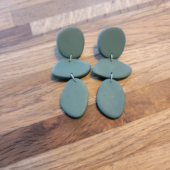 Pebble Fall Chunky Clay Green Dangle Earrings Post Mount - Picture 3 of 8
